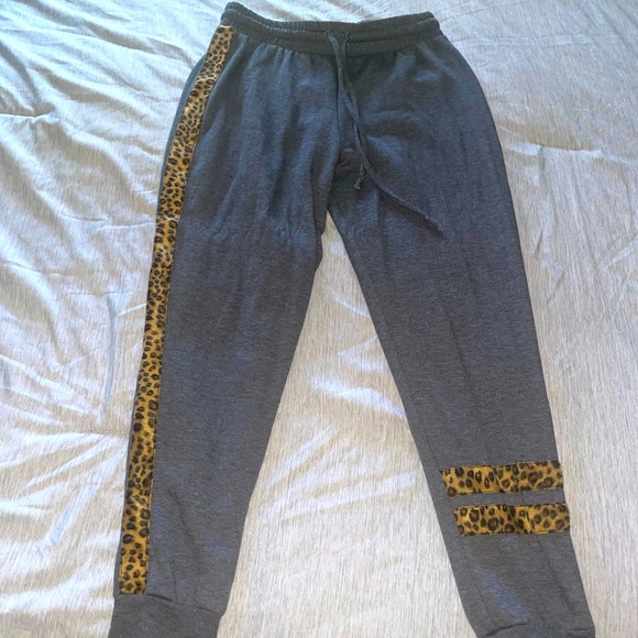 Knit Riot jogger set - Picture 4 of 4